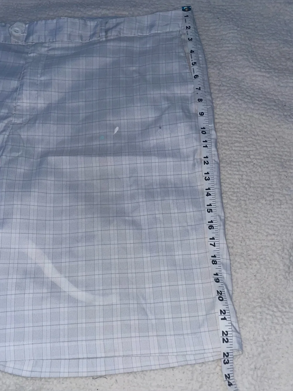 Under Armour Men’s White Plaid Shorts 42W